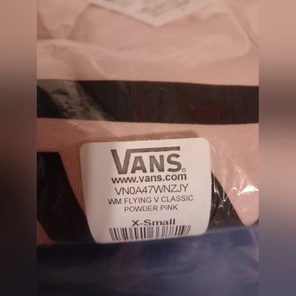 NWT VANS XS FLYING V POWDER PINK SHIRT OFF THE WALL - Picture 3 of 8